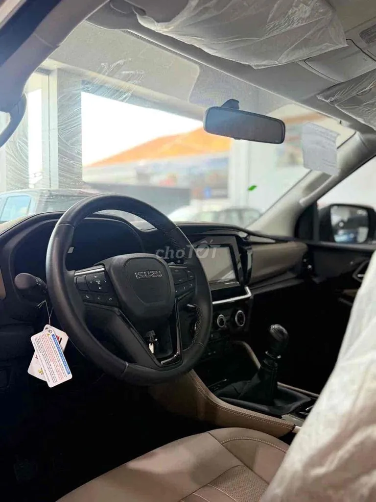 Isuzu Mu-X 2025 photo 2