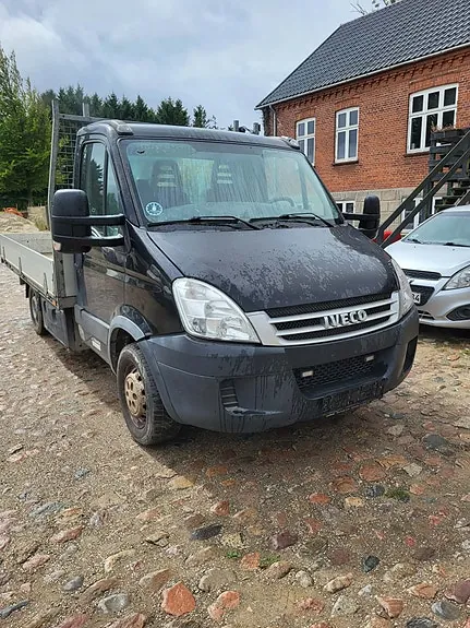 Iveco Daily 2011 photo 2