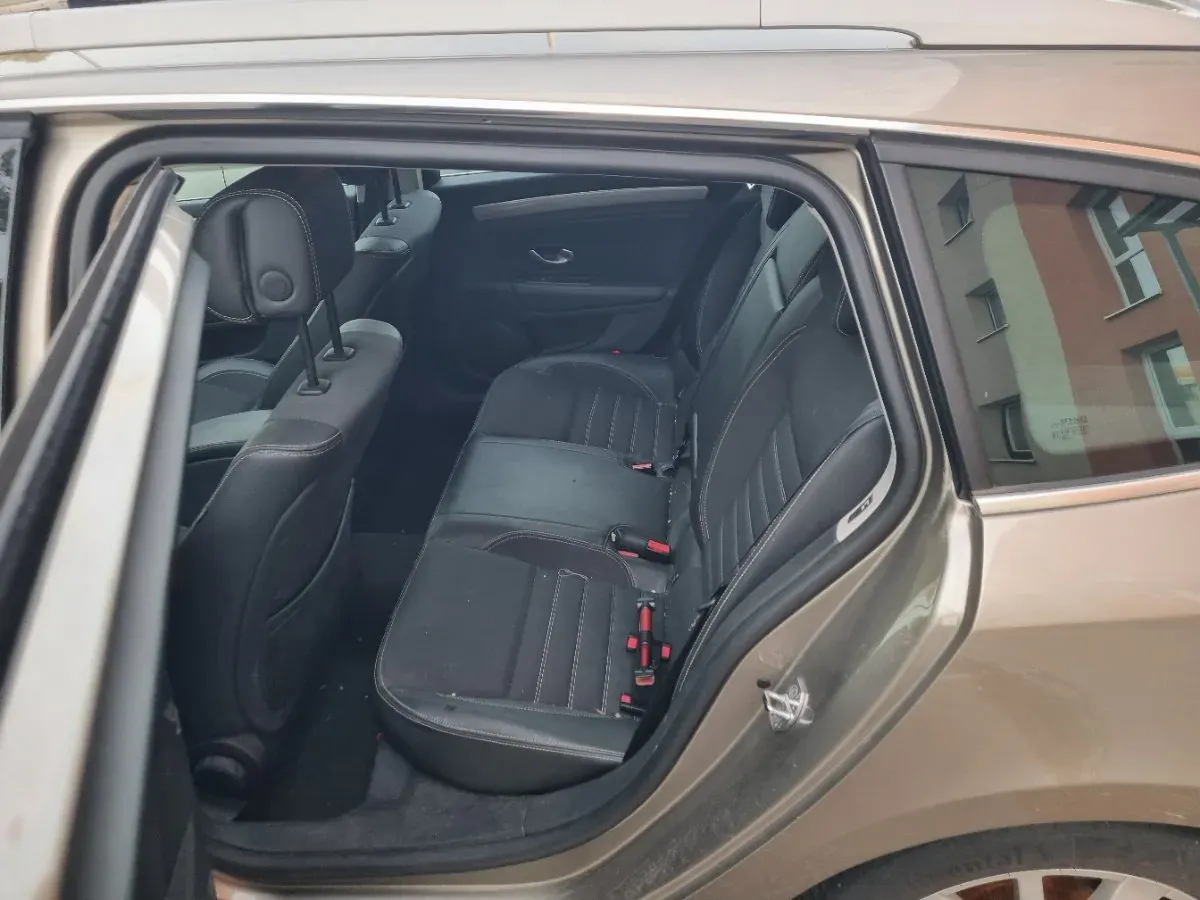 Renault Laguna 2011 photo 3