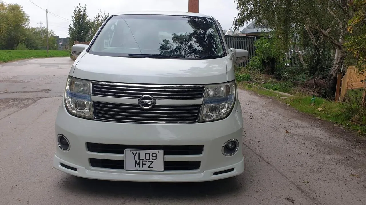 Nissan Elgrand 2022 photo 2