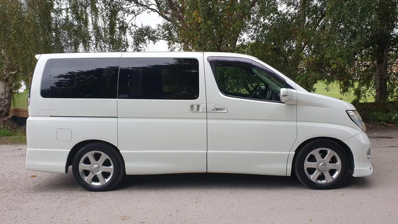 Nissan Elgrand 2022 photo 3