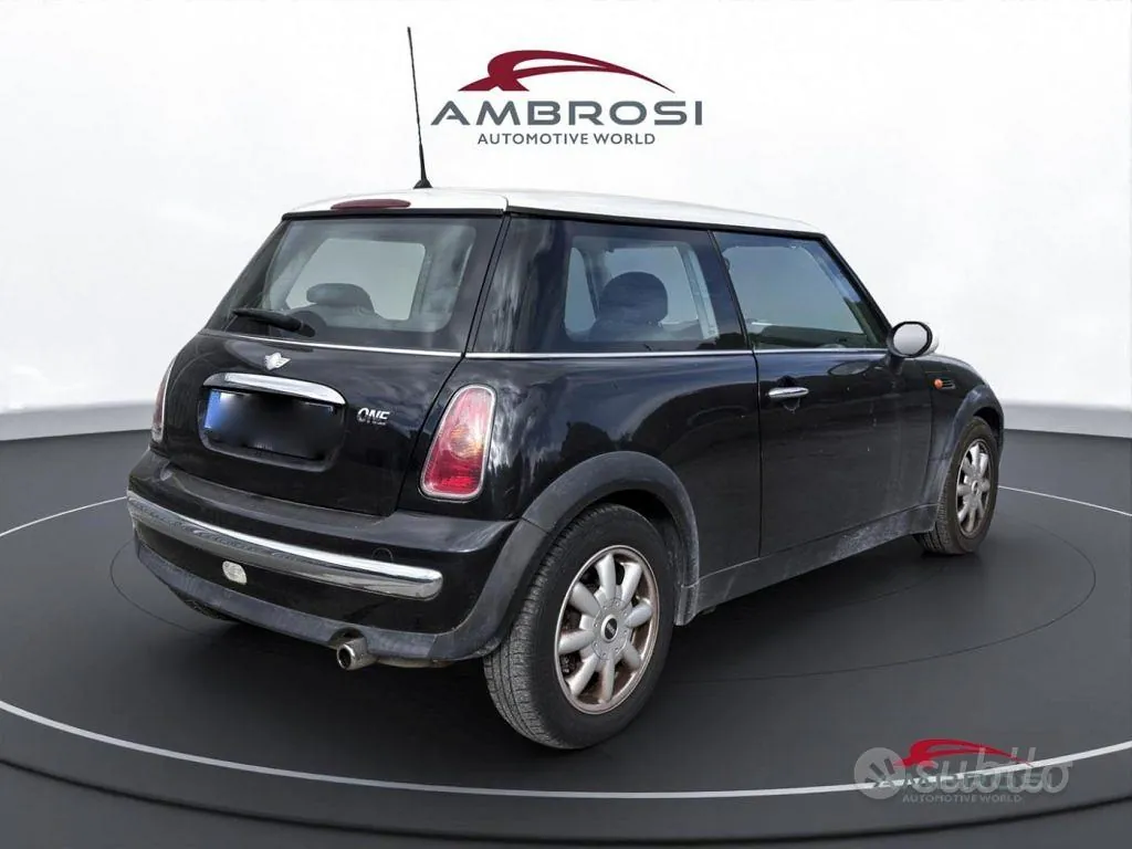 Mini One 2003 photo 3