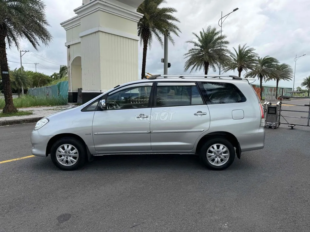 Toyota Innova 2012 photo 2