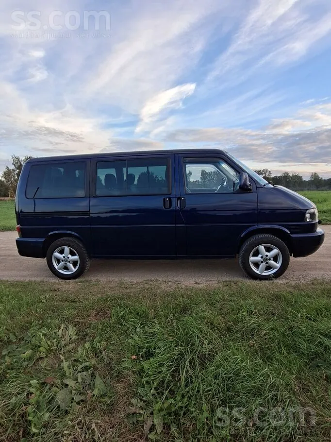 Volkswagen Caravelle 2003 photo 2