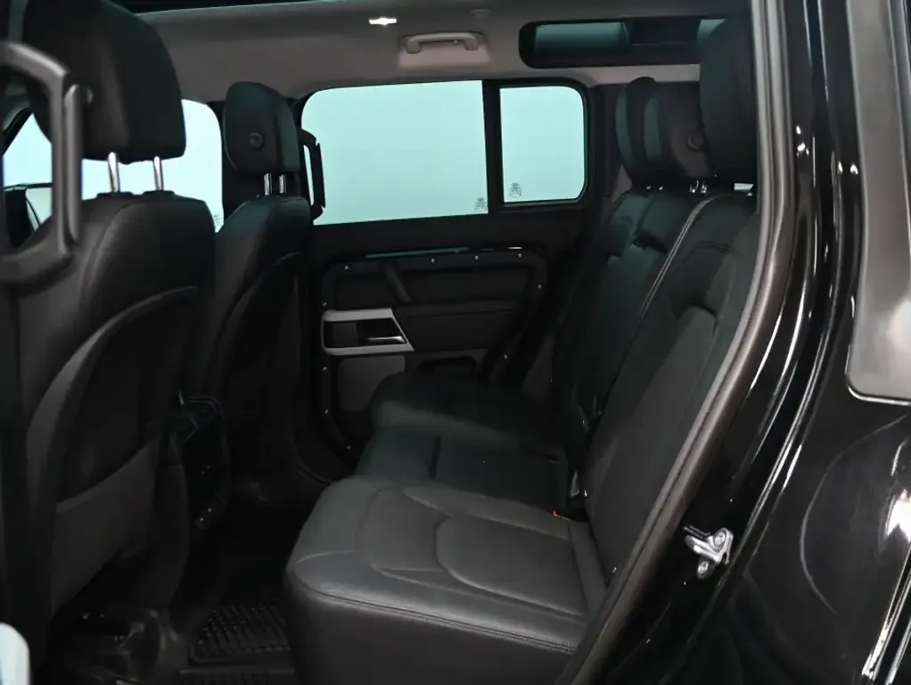 Land Rover Defender 2024 photo 4