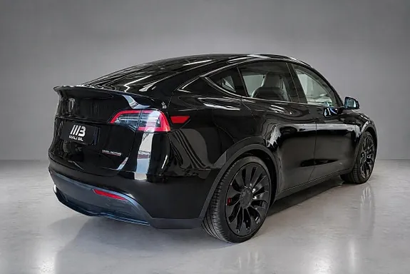 Tesla Model Y 2025 photo 3