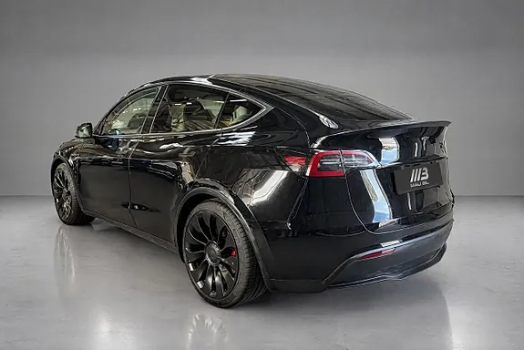 Tesla Model Y 2025 photo 2