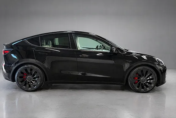 Tesla Model Y 2025 photo 5