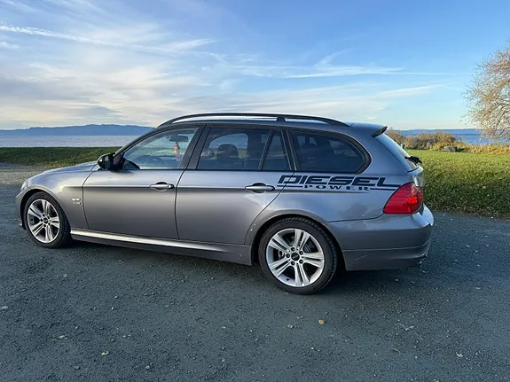 BMW 320D 2009 photo 2
