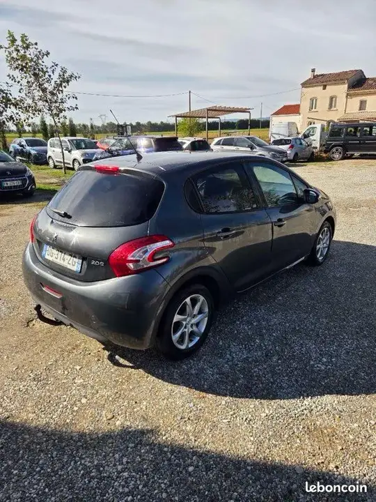 Peugeot 208 2014 photo 2