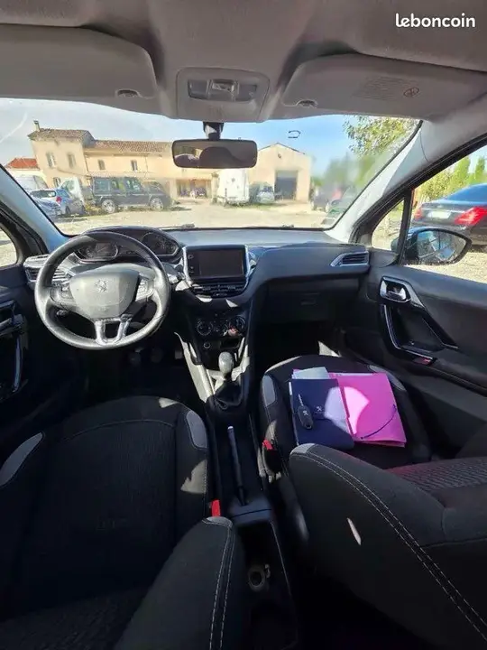 Peugeot 208 2014 photo 3