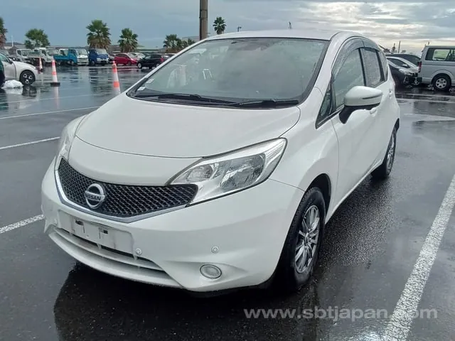 Nissan Note 2015 photo 2