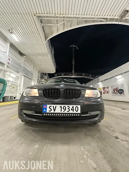 BMW 1 Series 2010 photo 2