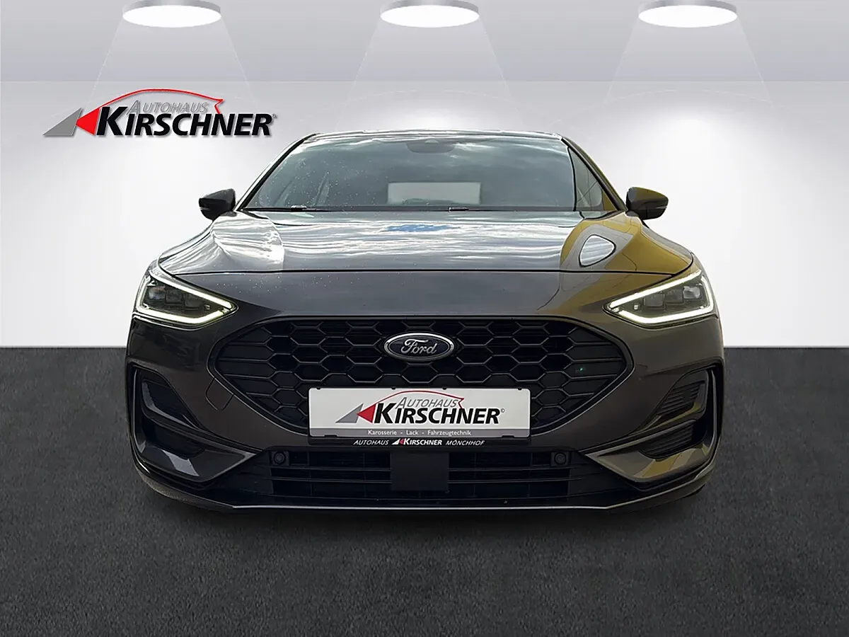 Ford Focus 2022 photo 2
