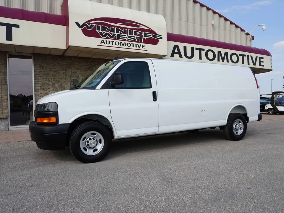 Chevrolet Express 2025 photo 2