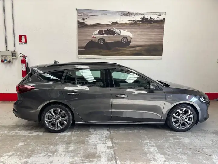 Ford Focus 2023 photo 2