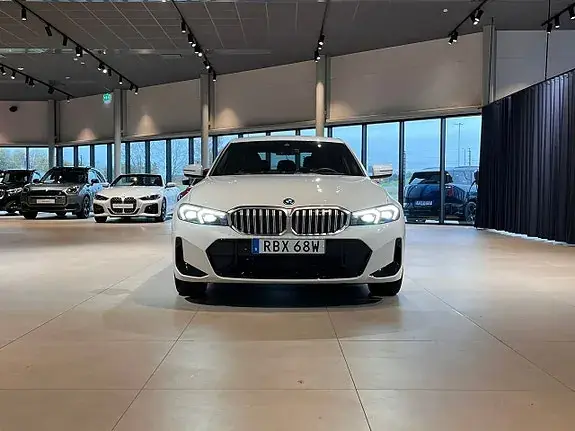 BMW 330E 2025 photo 2