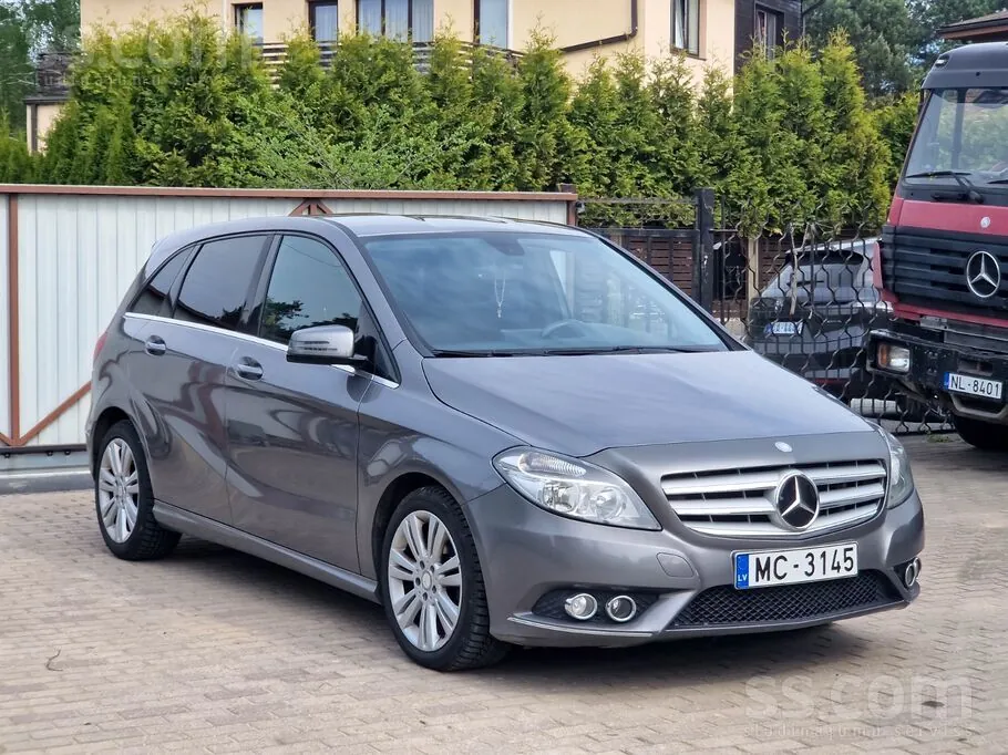 Mercedes-Benz B-Class 2012 photo 2