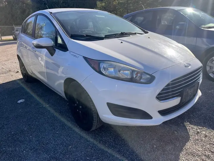 Ford Fiesta 2017 photo 2
