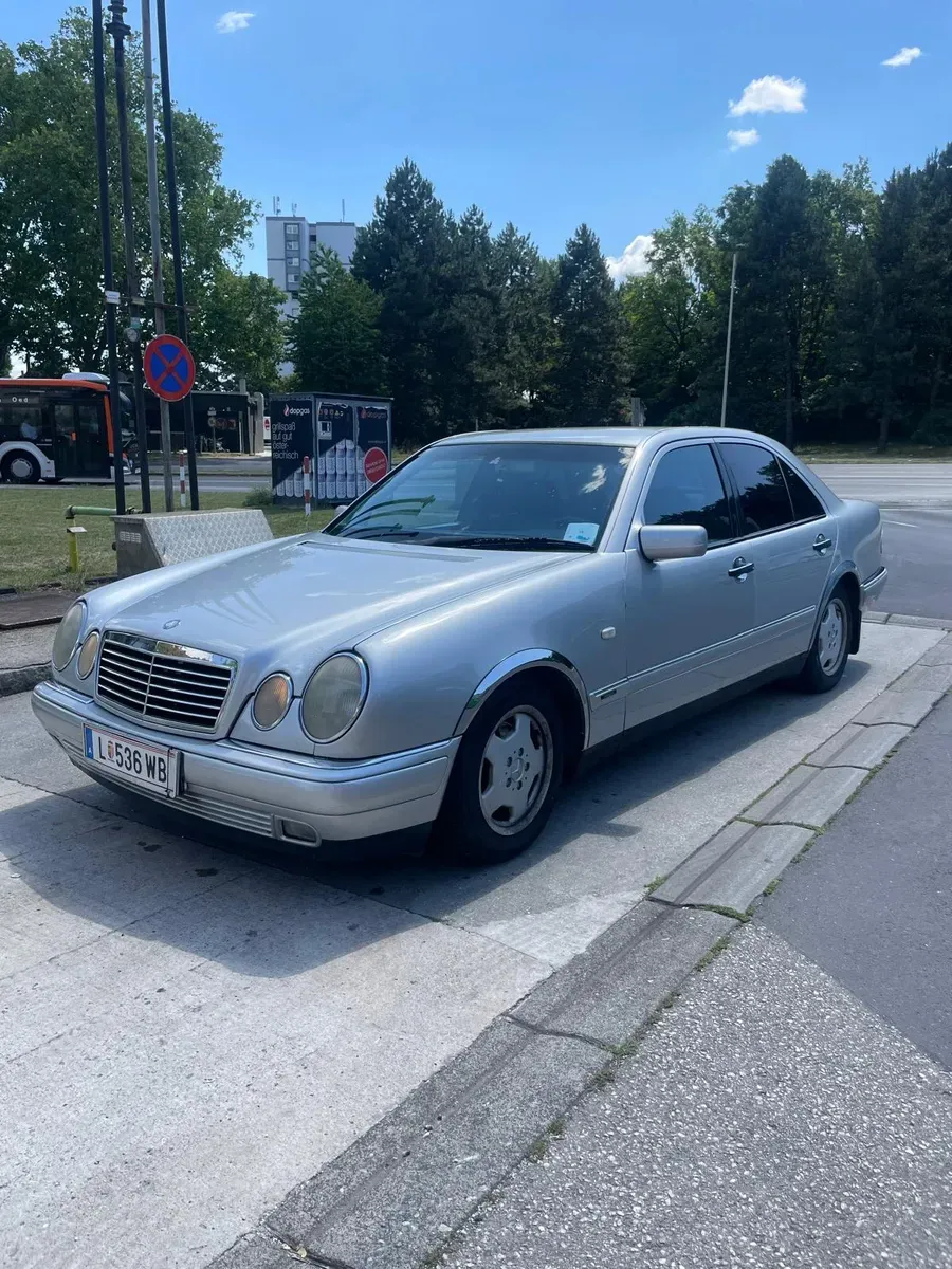 Mercedes-Benz Eklasse 1998 photo 2