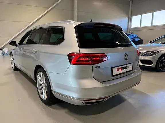 Volkswagen Passat 2016 photo 3