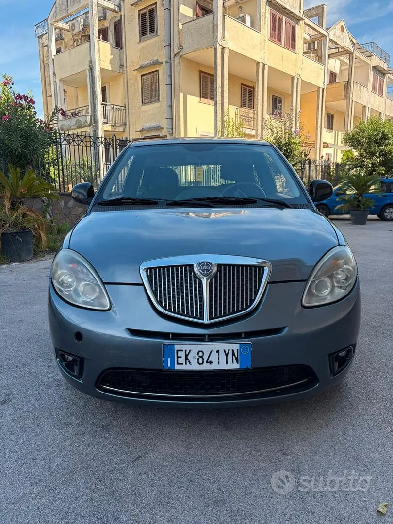Lancia Ypsilon
