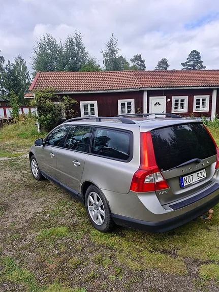 Volvo V70 2010 photo 4