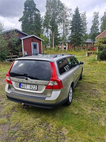 Volvo V70 2010 photo 3