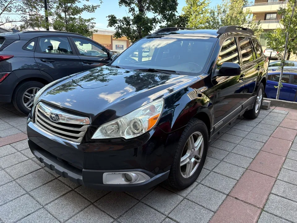 Subaru Outback 2010 photo 2