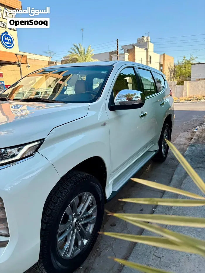 Mitsubishi Montero Sport 2023 photo 3