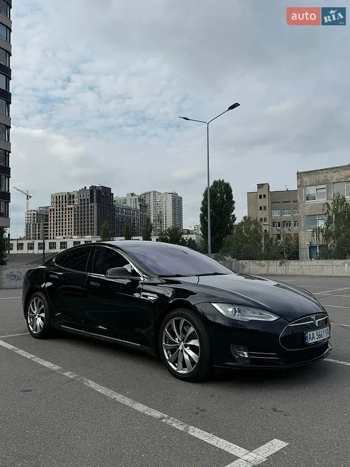 Tesla Model S 2013 photo 2
