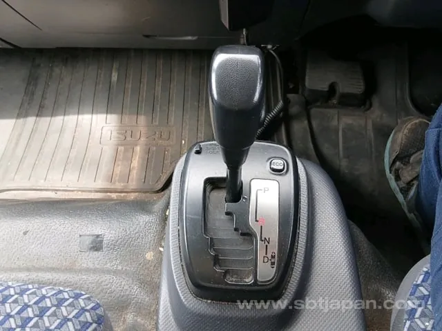 Isuzu Elf 2021 photo 5
