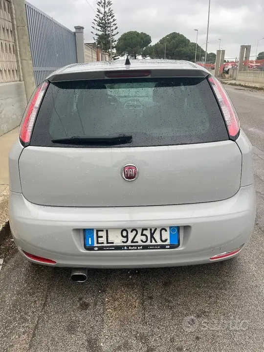 Fiat Punto 2012 photo 2