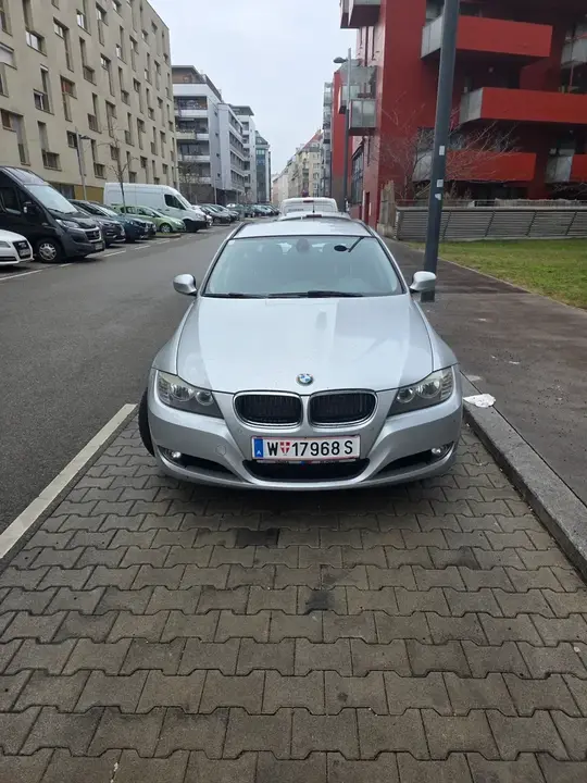 BMW 3 Series 2010 photo 3