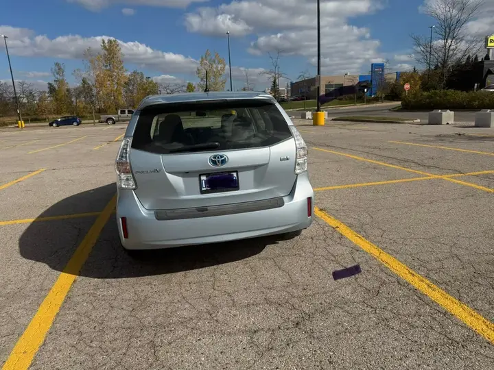 Toyota Prius V 2012 photo 4