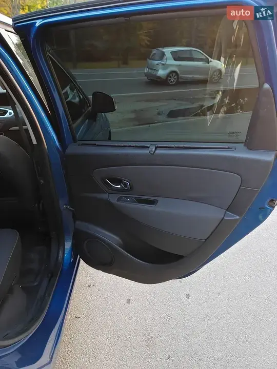 Renault Scenic 2010 photo 4