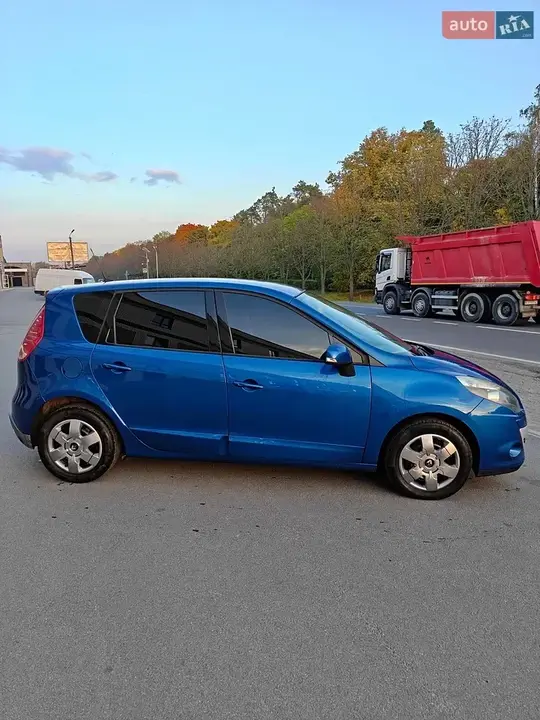 Renault Scenic 2010 photo 2
