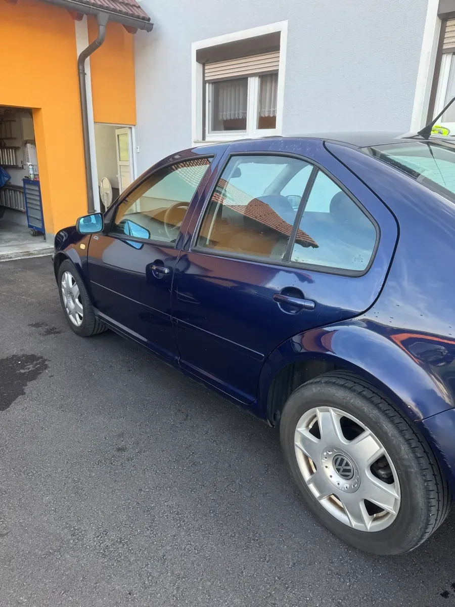 Volkswagen Bora 1999 photo 2