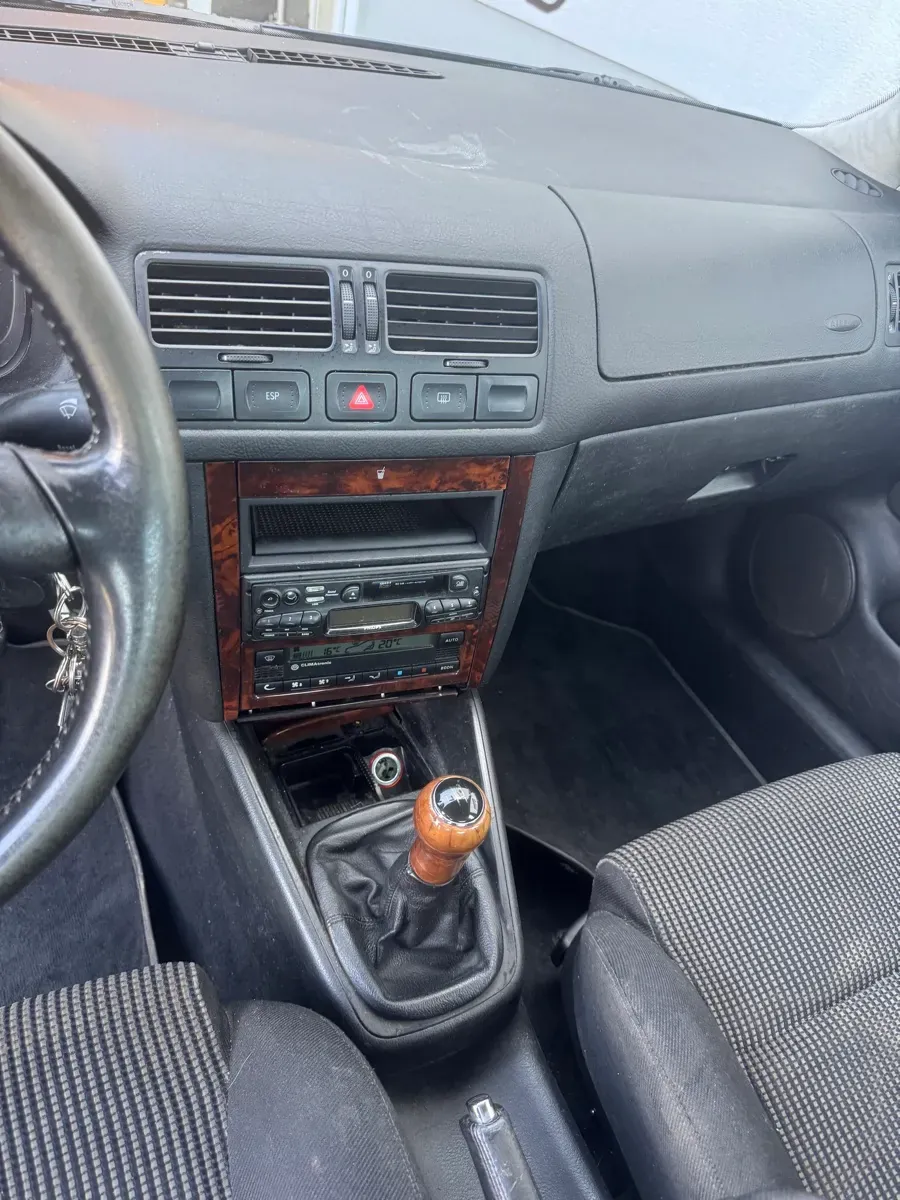 Volkswagen Bora 1999 photo 3