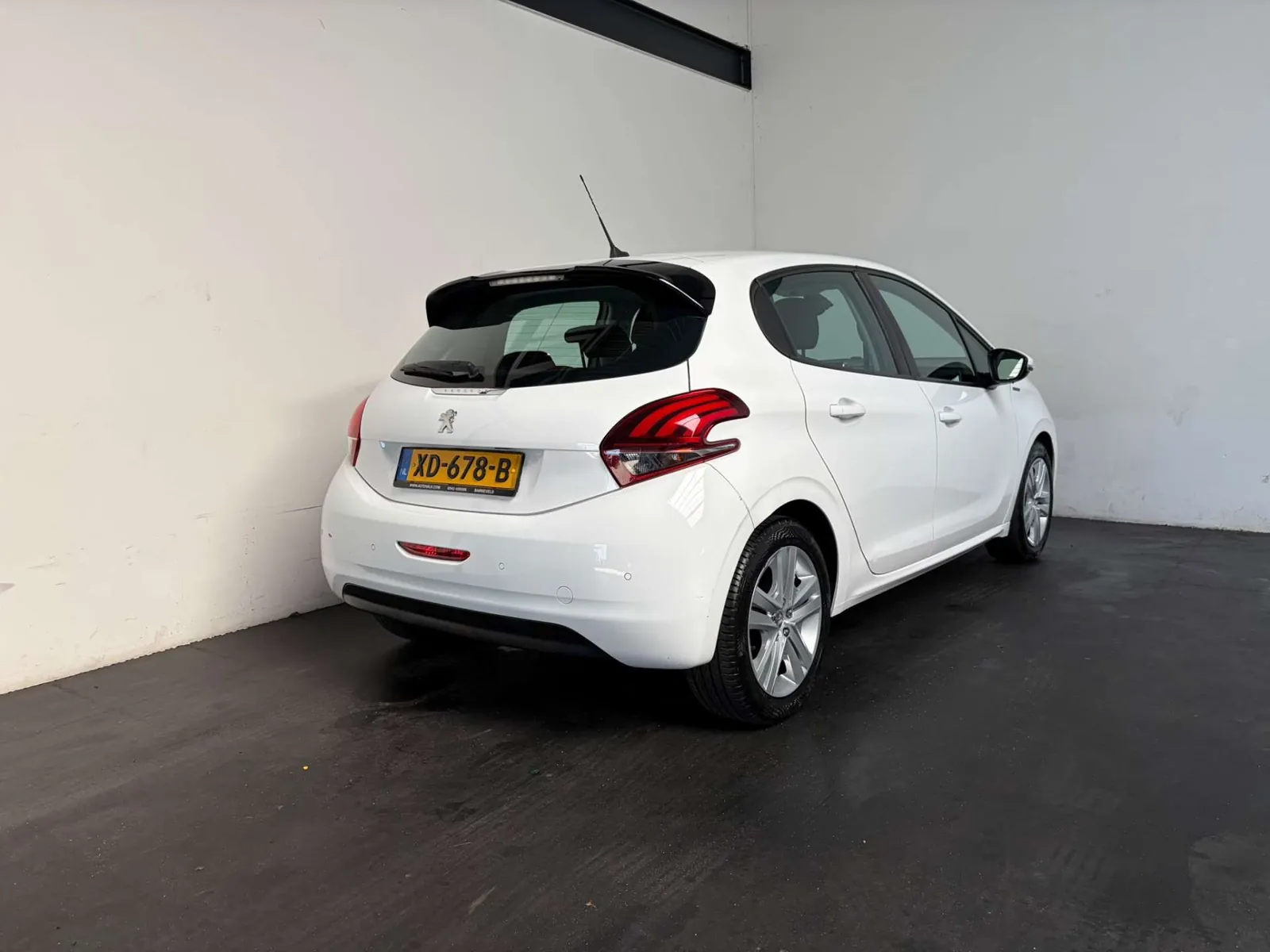 Peugeot 208 2018 photo 2
