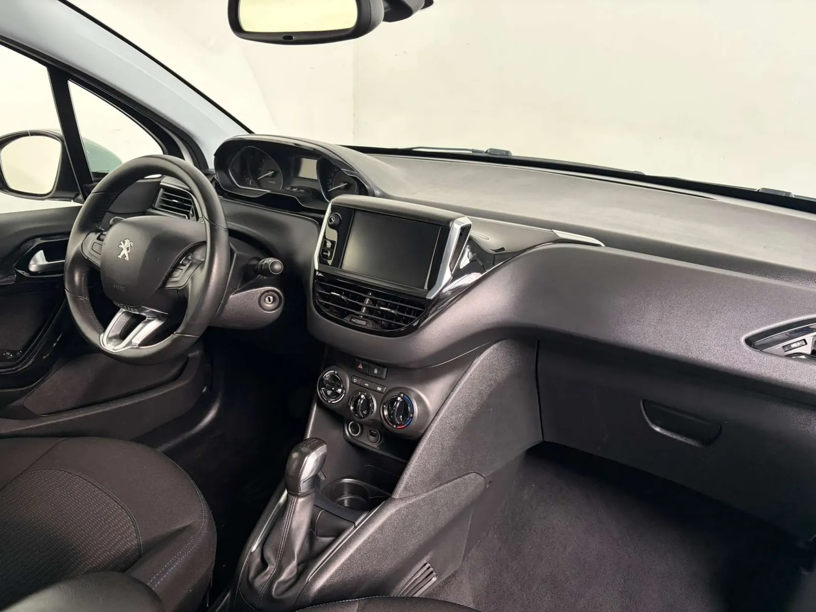 Peugeot 208 2018 photo 4