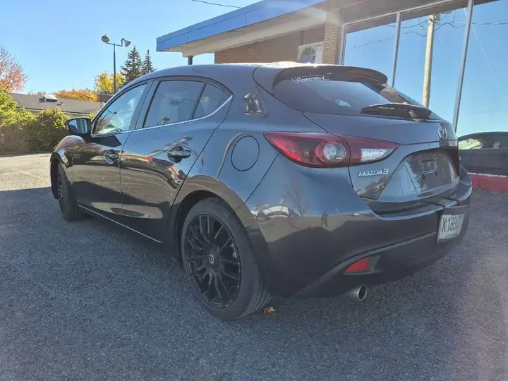 Mazda 3 2016 photo 3