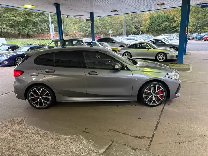 BMW 1 Series 2023 photo 2