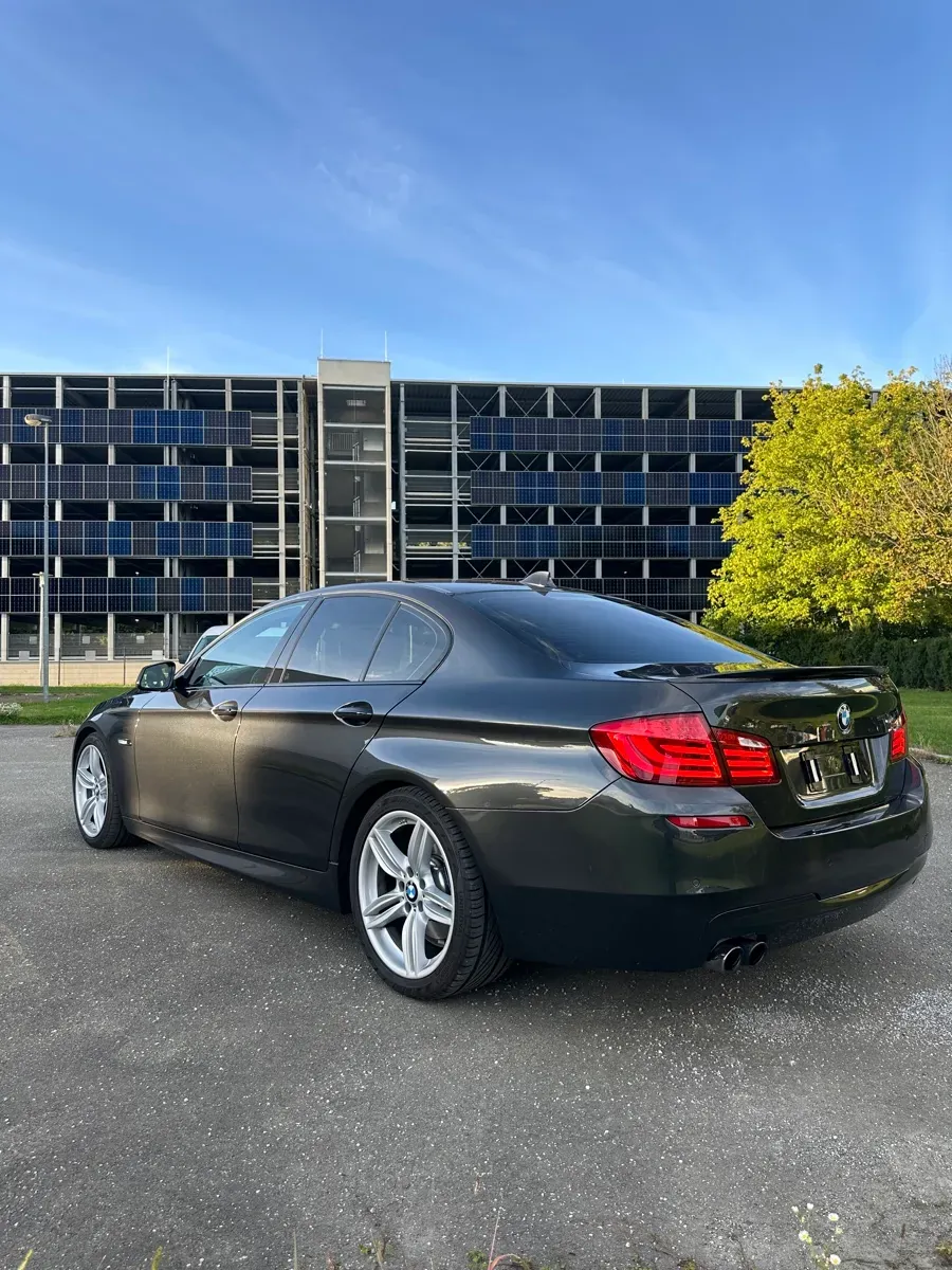 BMW 5 Series 2011 photo 2