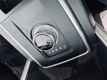 Land Rover Discovery Sport 2016 photo 2