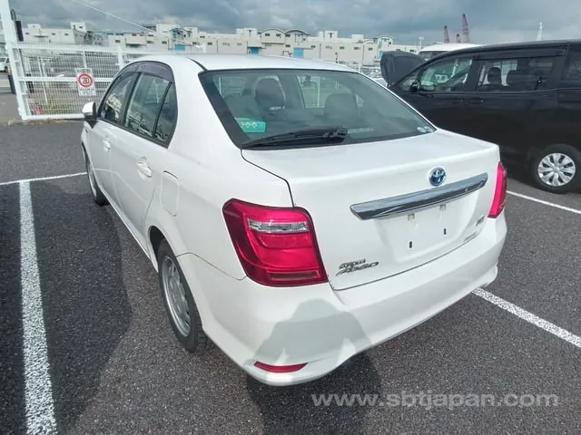 Toyota Corolla Axio Hybrid 2019 photo 3