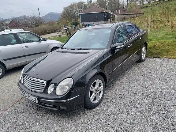 Mercedes-Benz E 220 D 2003 photo 3