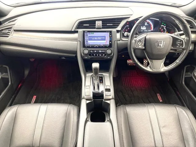 Honda Civic Hatchback 2018 photo 2