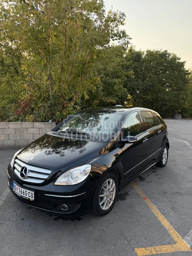 Mercedes-Benz B 200