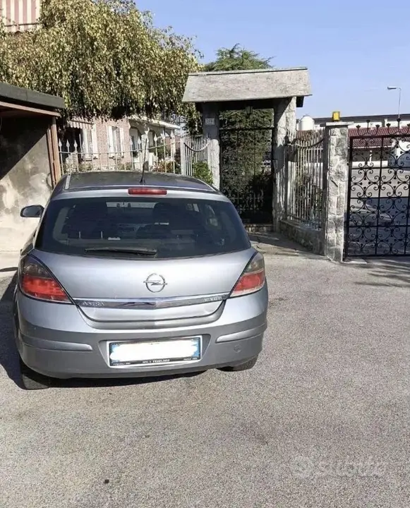 Opel Astra 2007 photo 2